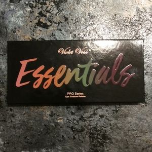 Essentials Violet Voss eyeshadow pallets